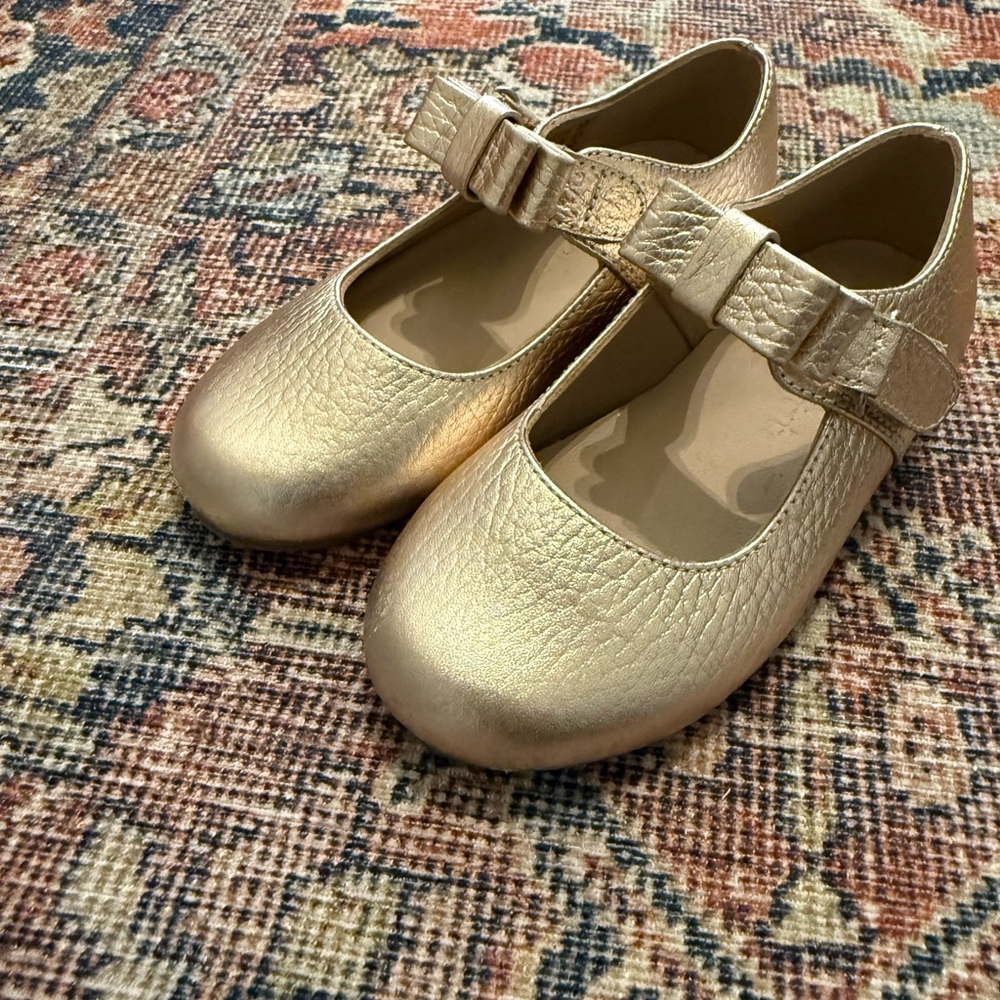 Elephantito gold bow shoes